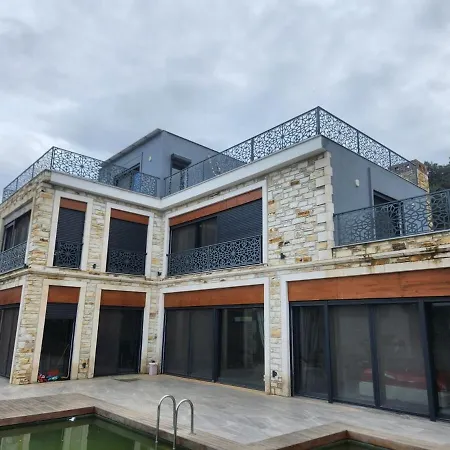 Stone In The Pines Special Pool Garden Bbq And Jacuzzi For Two Families Foça